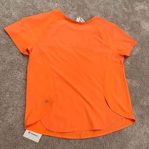 LULULEMON BNWT WOMEN SZ 8 BRIGHT ORANGE LIGHTWEIGHT STRETCH TOP UPF 40+